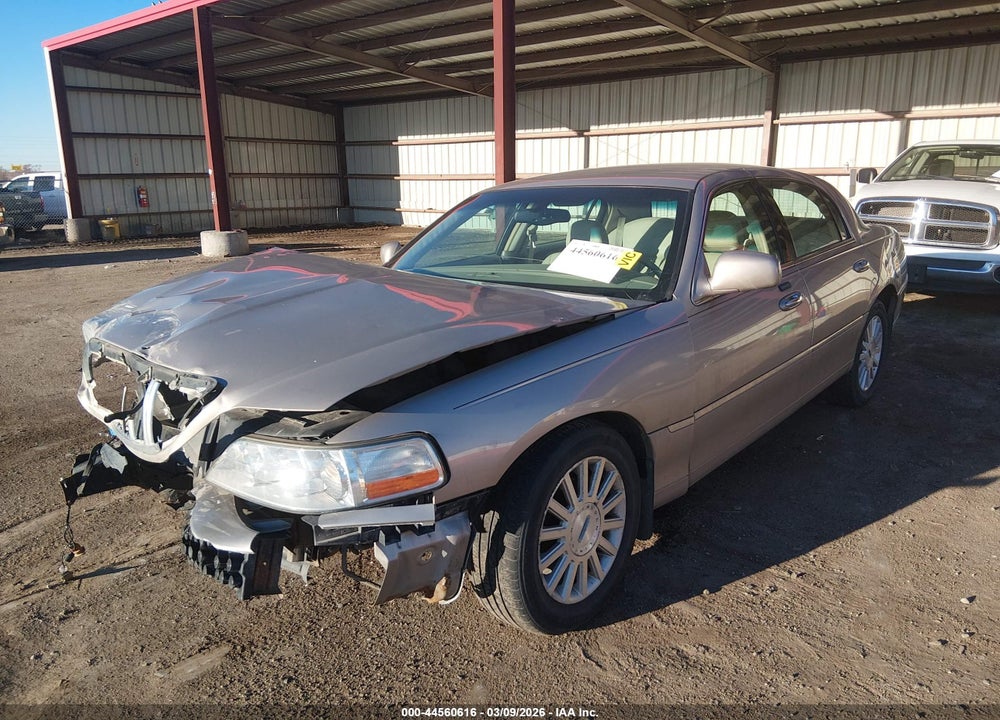 2003 LINCOLN TOWN CAR EXECUTIVE VIN: 1LNHM81W33Y660267