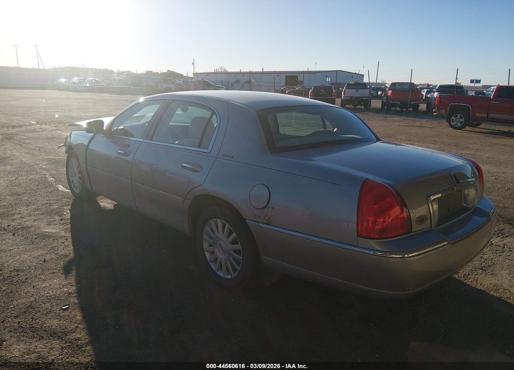 2003 LINCOLN TOWN CAR EXECUTIVE VIN: 1LNHM81W33Y660267