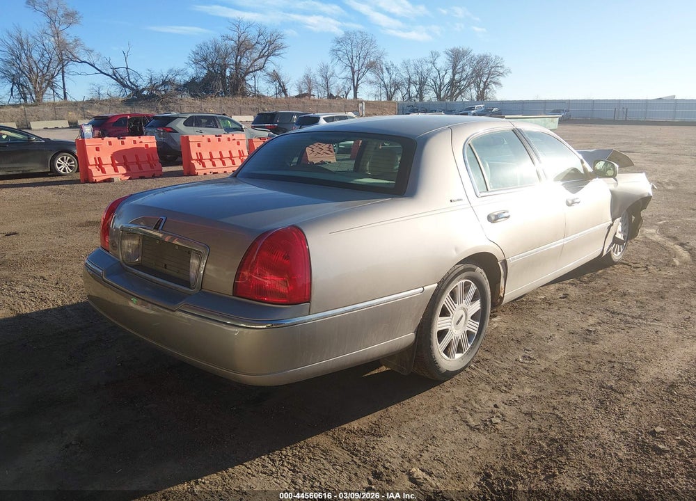 2003 LINCOLN TOWN CAR EXECUTIVE VIN: 1LNHM81W33Y660267