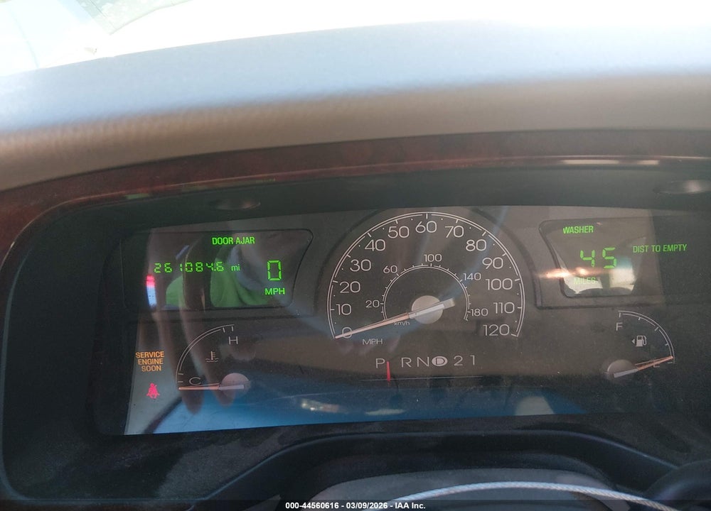 2003 LINCOLN TOWN CAR EXECUTIVE VIN: 1LNHM81W33Y660267