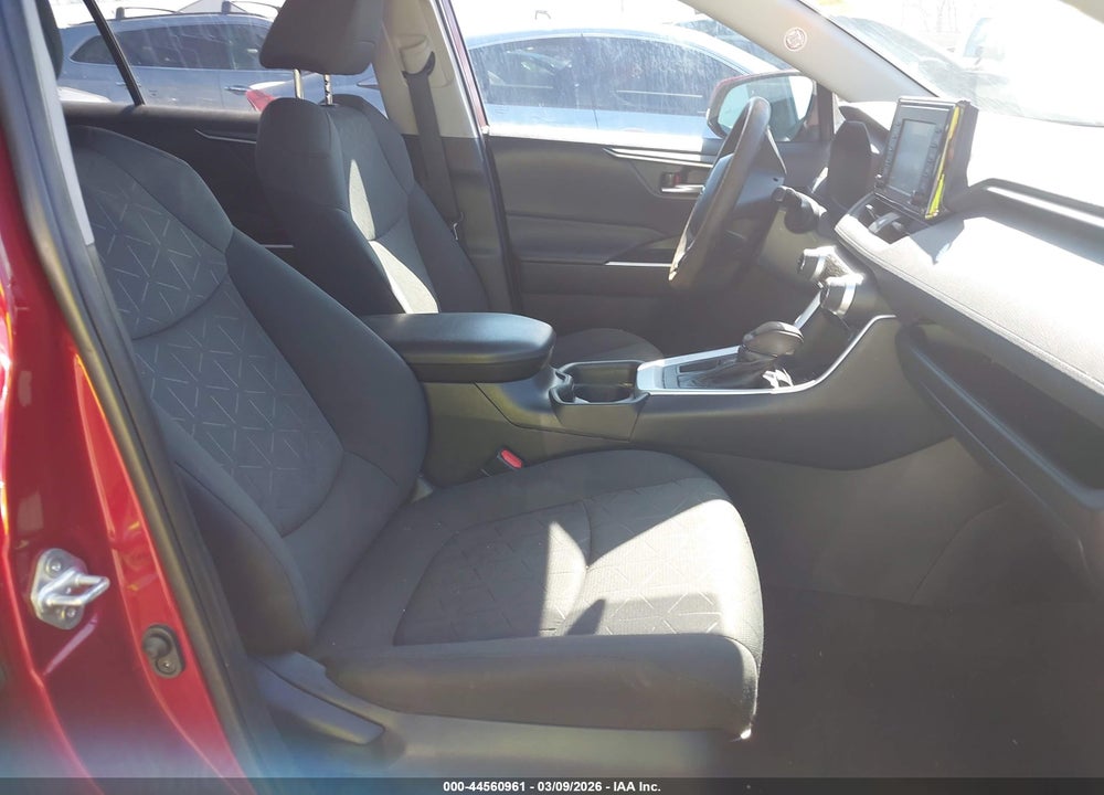 2021 TOYOTA RAV4 XLE VIN: 2T3W1RFV3MW167260