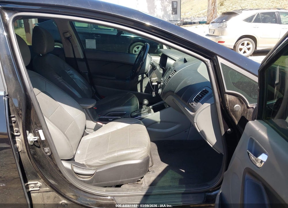 2018 KIA FORTE EX VIN: 3KPFL4A89JE199975