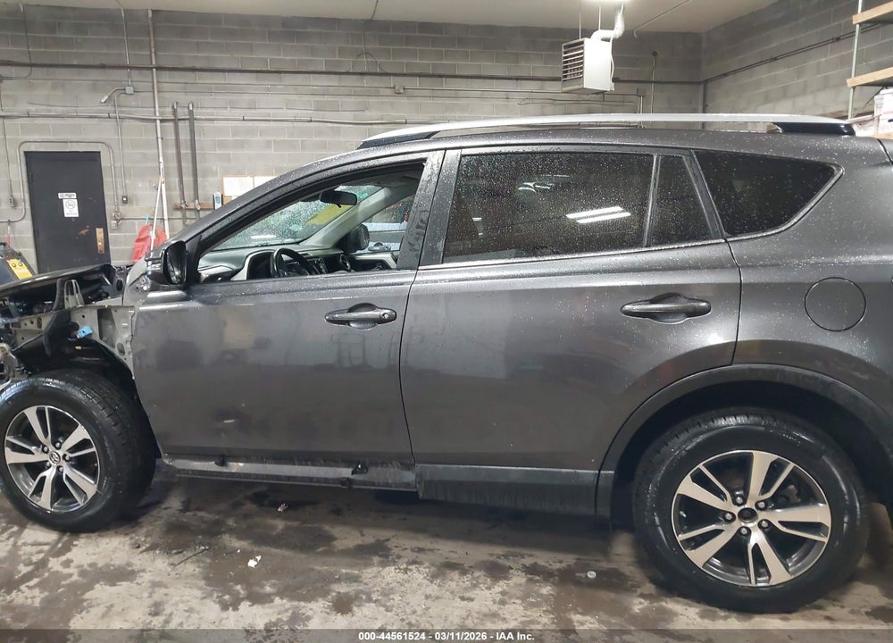 2018 TOYOTA RAV4 XLE VIN: JTMRFREVXJJ721579