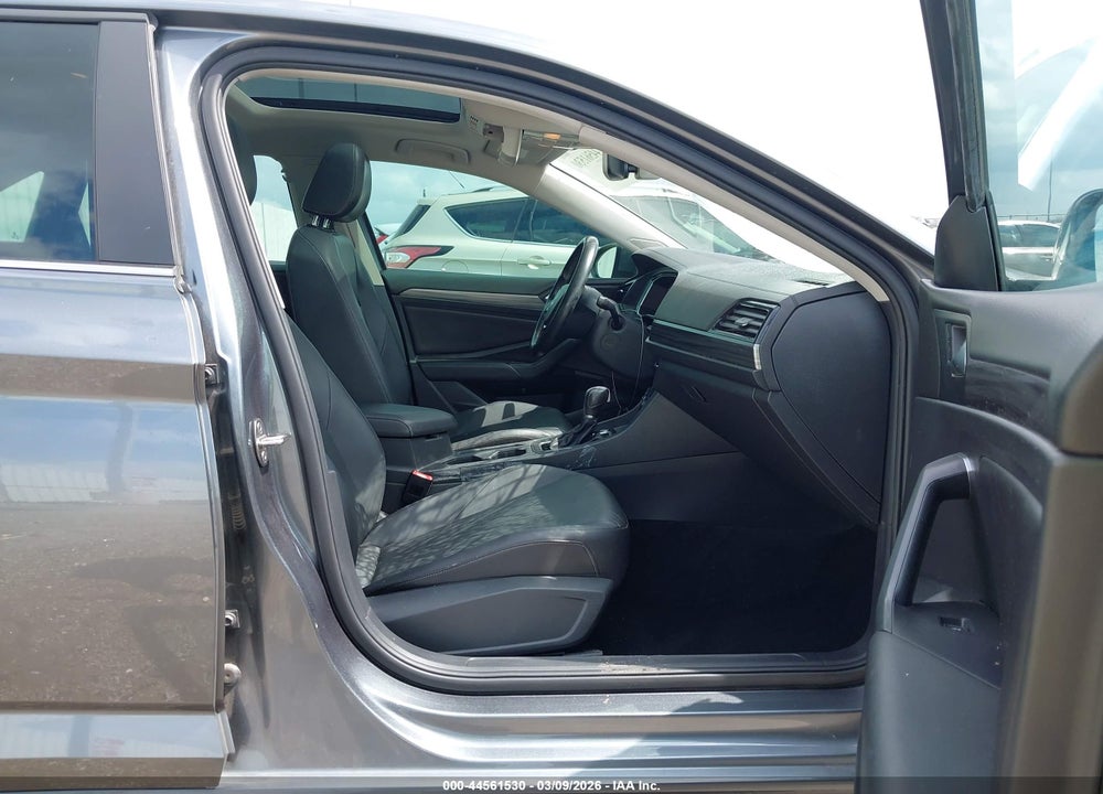 2019 VOLKSWAGEN JETTA 1.4T SEL VIN: 3VWE57BU4KM106173