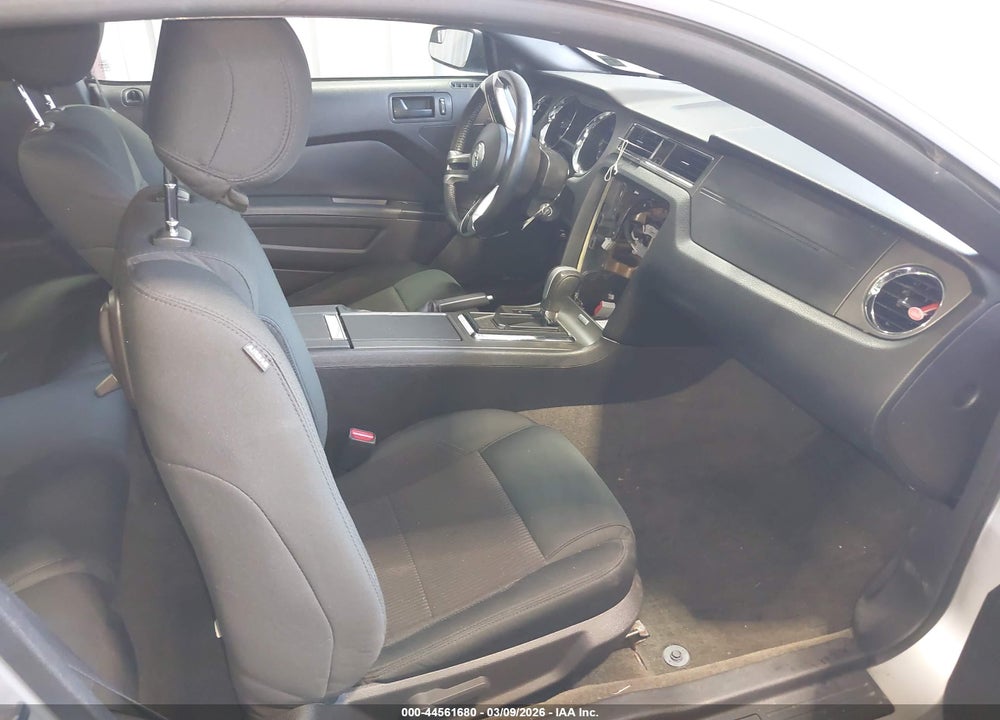 2014 FORD MUSTANG V6 VIN: 1ZVBP8AM6E5214163