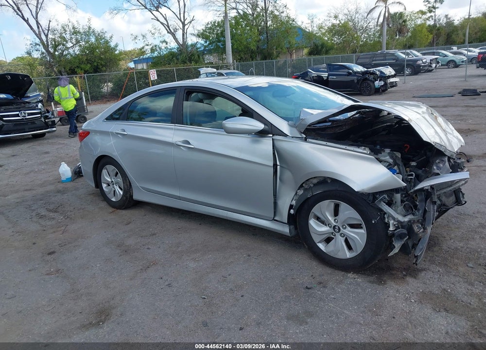 2014 HYUNDAI SONATA GLS VIN: 5NPEB4AC0EH824879