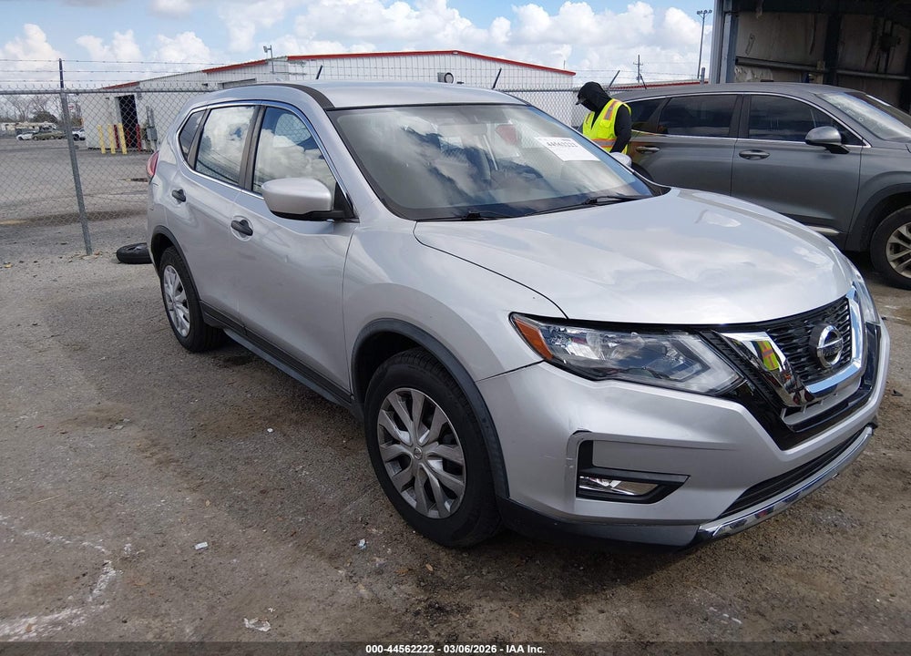 2017 NISSAN ROGUE S VIN: JN8AT2MT8HW380729