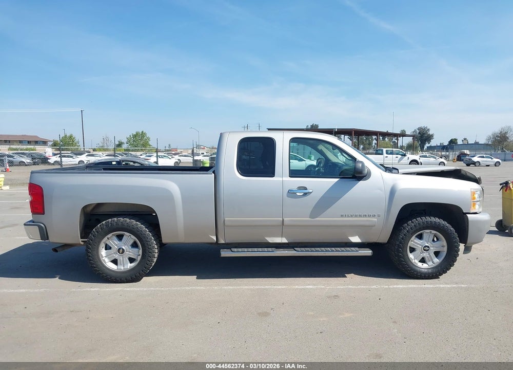 2008 CHEVROLET SILVERADO 1500 LT1 VIN: 2GCEC19C581239334