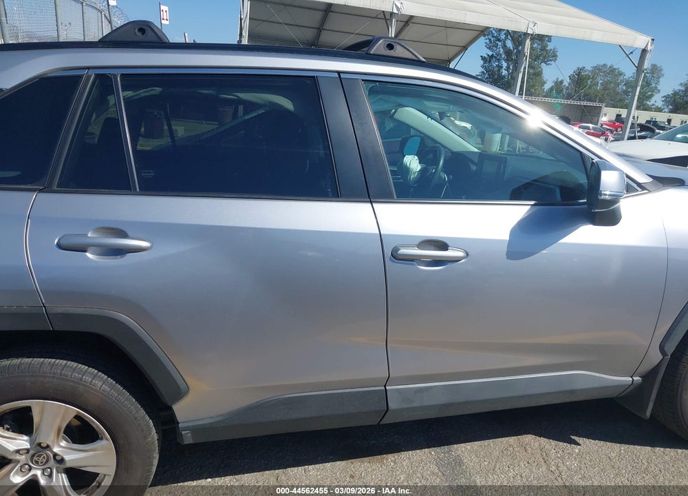 2021 TOYOTA RAV4 XLE VIN: 2T3W1RFV8MC148141
