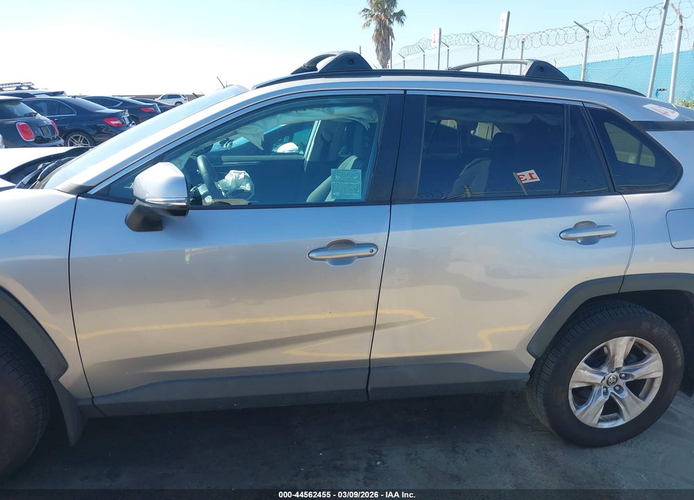 2021 TOYOTA RAV4 XLE VIN: 2T3W1RFV8MC148141