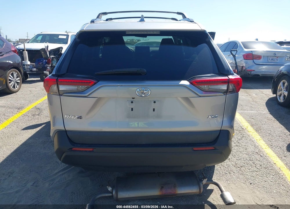 2021 TOYOTA RAV4 XLE VIN: 2T3W1RFV8MC148141