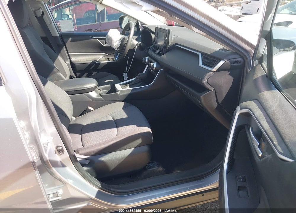 2021 TOYOTA RAV4 XLE VIN: 2T3W1RFV8MC148141