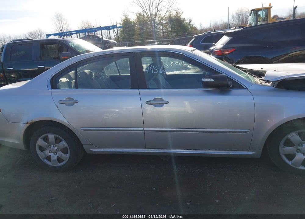 2009 KIA OPTIMA LX VIN: KNAGE228295322697