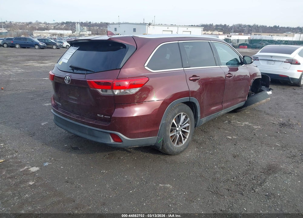 2019 TOYOTA HIGHLANDER XLE VIN: 5TDJZRFH1KS928976