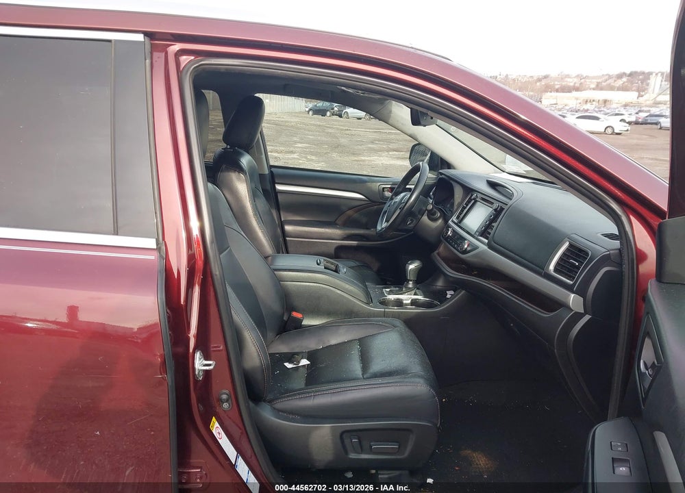 2019 TOYOTA HIGHLANDER XLE VIN: 5TDJZRFH1KS928976