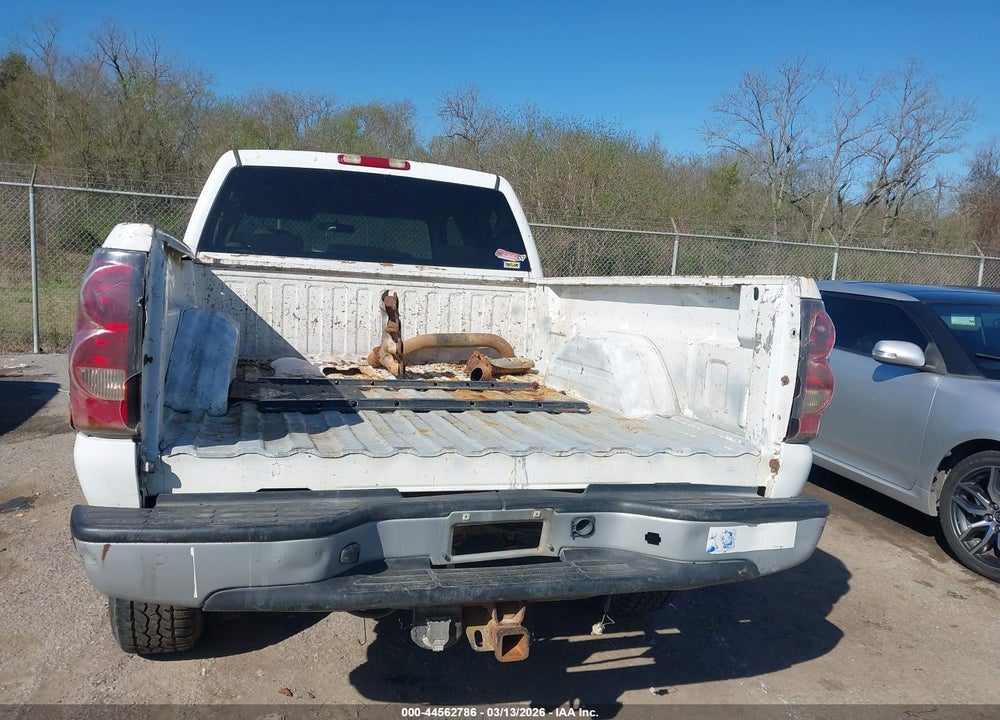 2005 CHEVROLET SILVERADO 2500HD WORK TRUCK VIN: 1GCHC23U05F821141