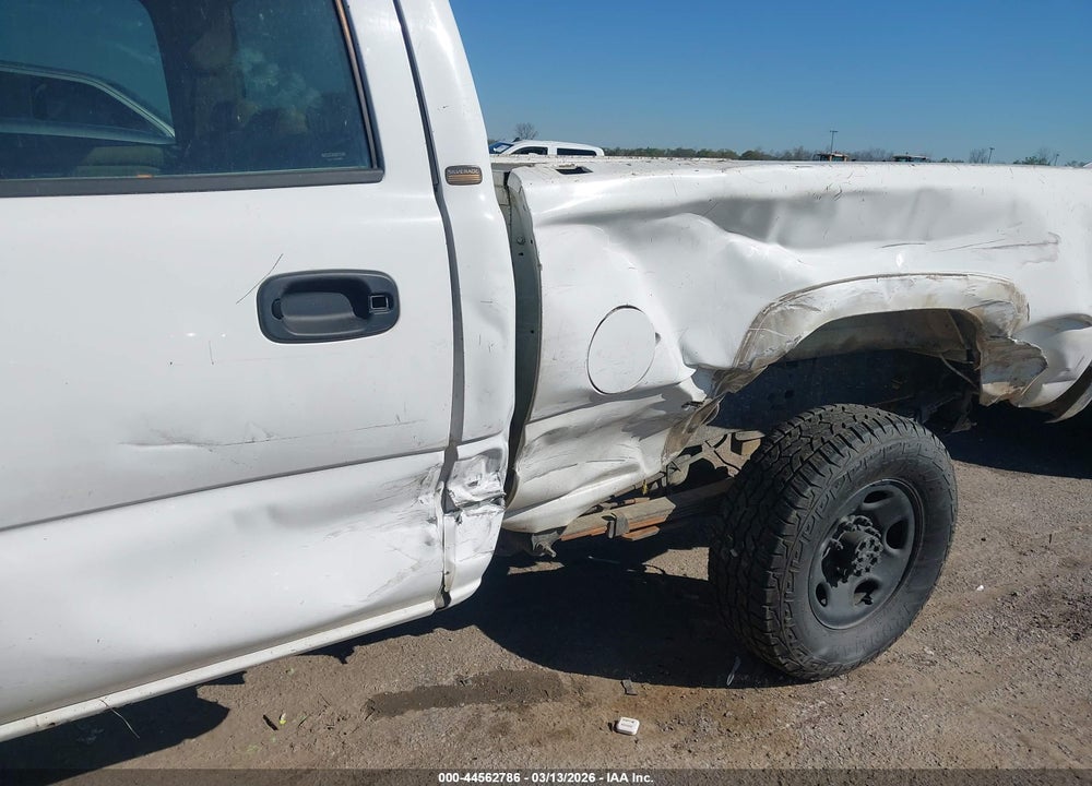 2005 CHEVROLET SILVERADO 2500HD WORK TRUCK VIN: 1GCHC23U05F821141
