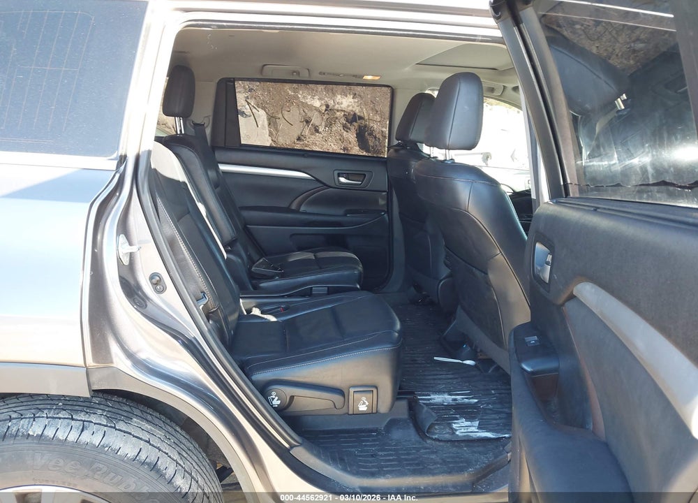 2015 TOYOTA HIGHLANDER XLE V6 VIN: 5TDJKRFH8FS137824