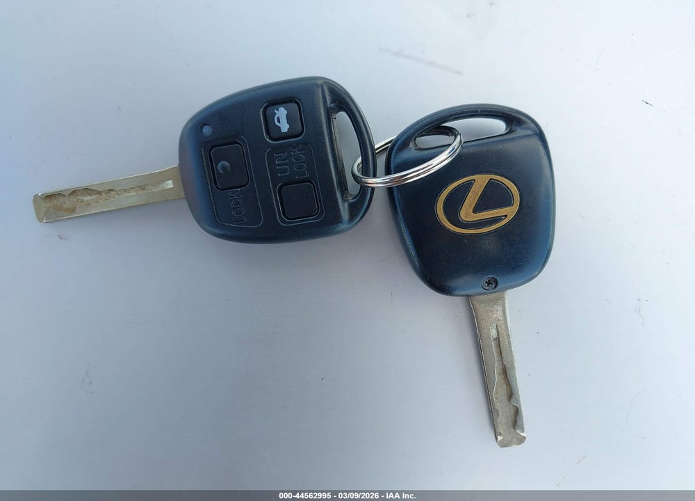 2005 LEXUS RX 330 VIN: JTJGA31U850057369