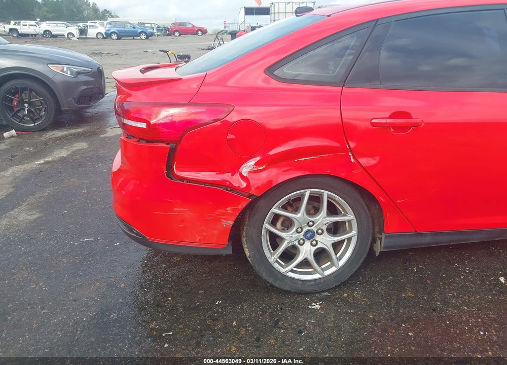 2015 FORD FOCUS SE VIN: 1FADP3F29FL321071