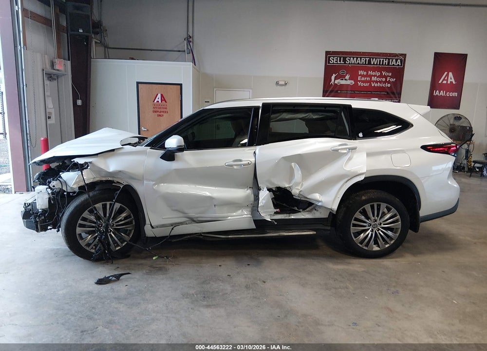 2022 TOYOTA HIGHLANDER PLATINUM VIN: 5TDFZRAH1NS125392