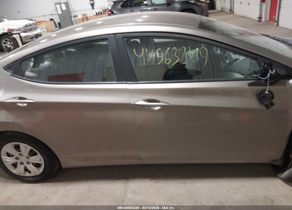 2016 HYUNDAI ELANTRA SE VIN: 5NPDH4AE8GH756684