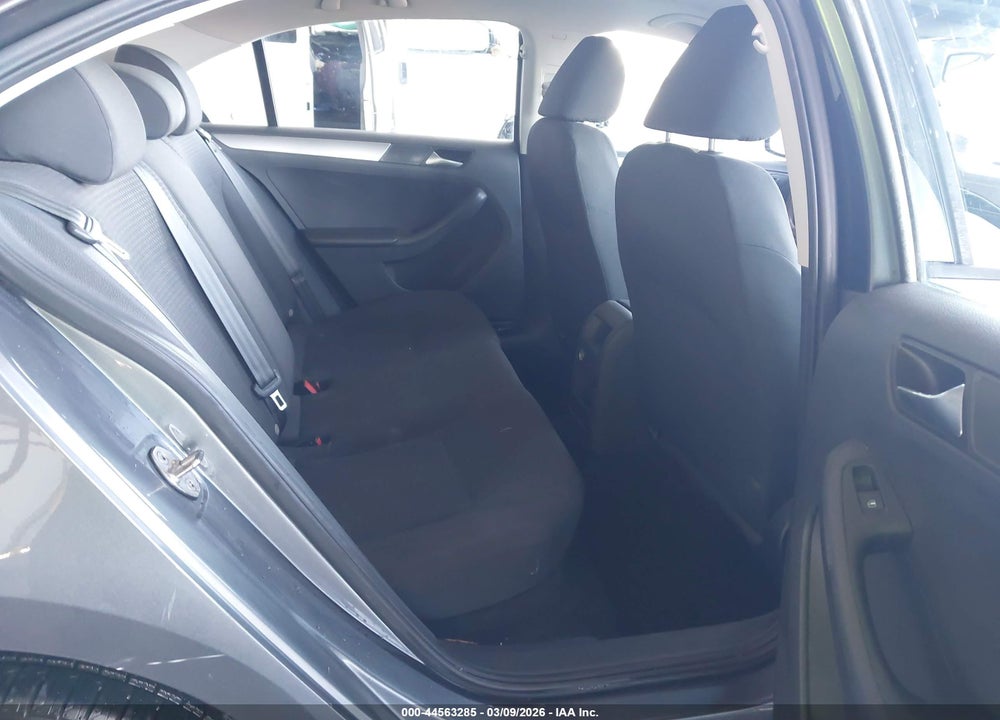 2015 VOLKSWAGEN JETTA 1.8T SE VIN: 3VWD17AJ9FM340815
