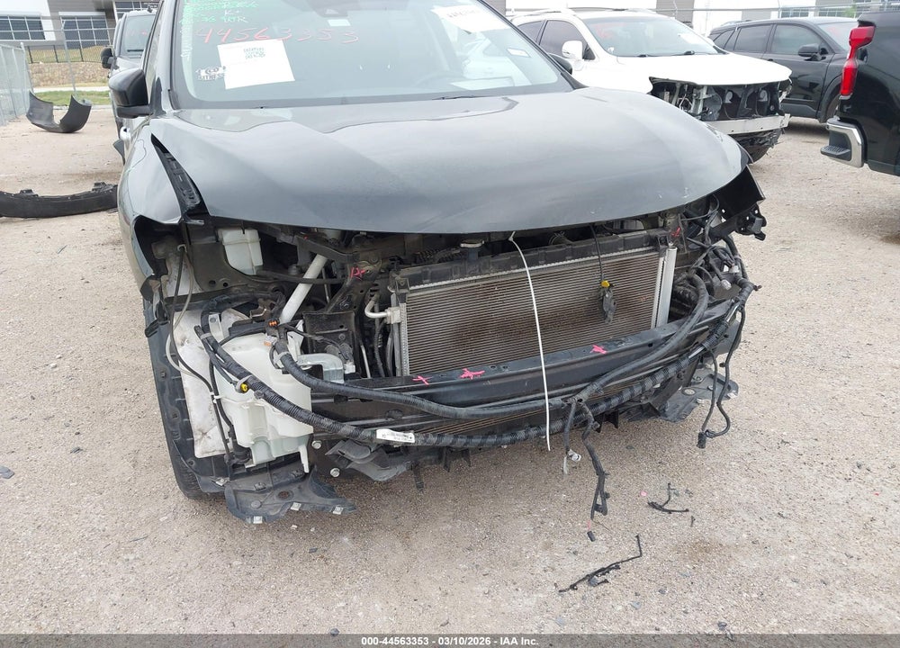 2019 NISSAN ROGUE SV VIN: 5N1AT2MT6KC828921