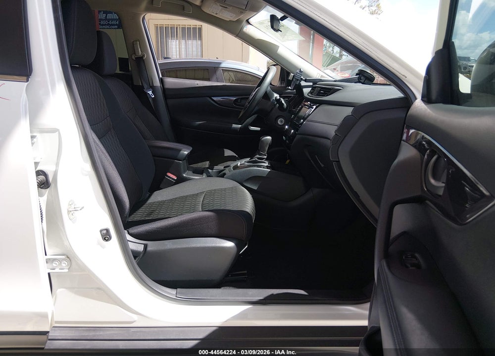 2019 NISSAN ROGUE S VIN: 5N1AT2MT2KC787350