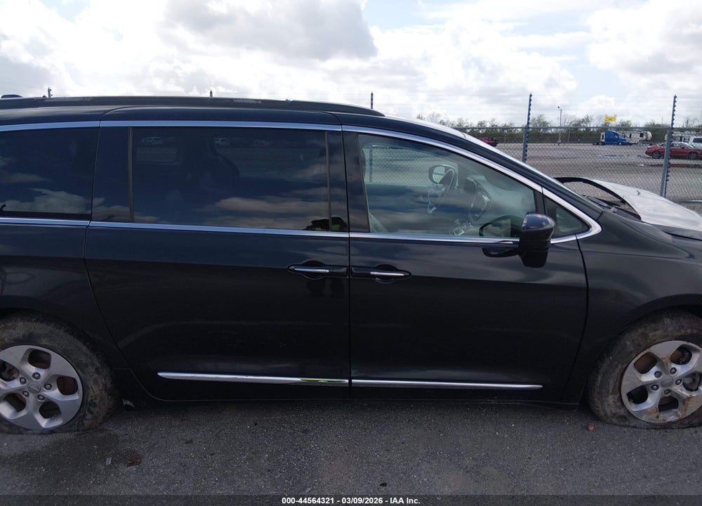 2017 CHRYSLER PACIFICA TOURING-L VIN: 2C4RC1BG3HR846851