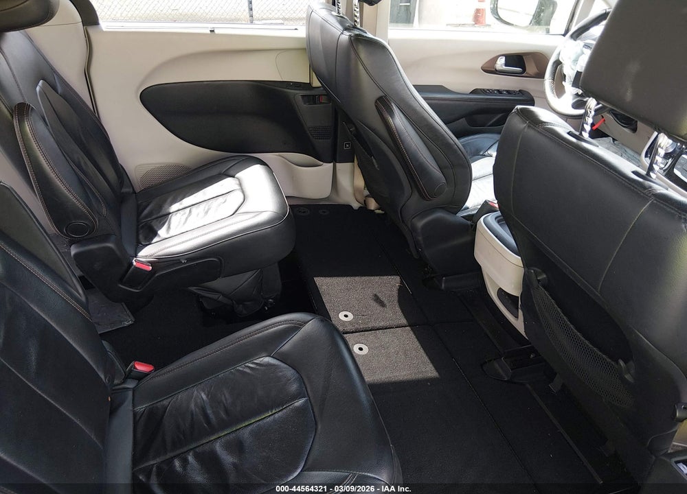 2017 CHRYSLER PACIFICA TOURING-L VIN: 2C4RC1BG3HR846851