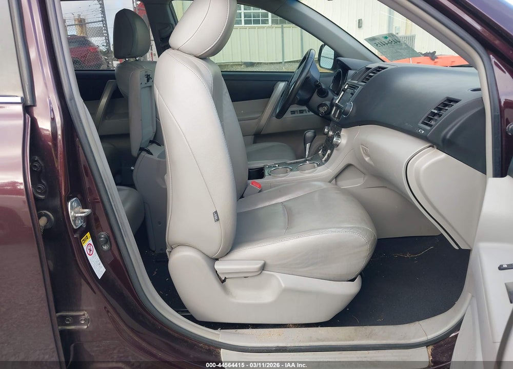 2013 TOYOTA HIGHLANDER PLUS/SE VIN: 5TDZK3EH0DS091596