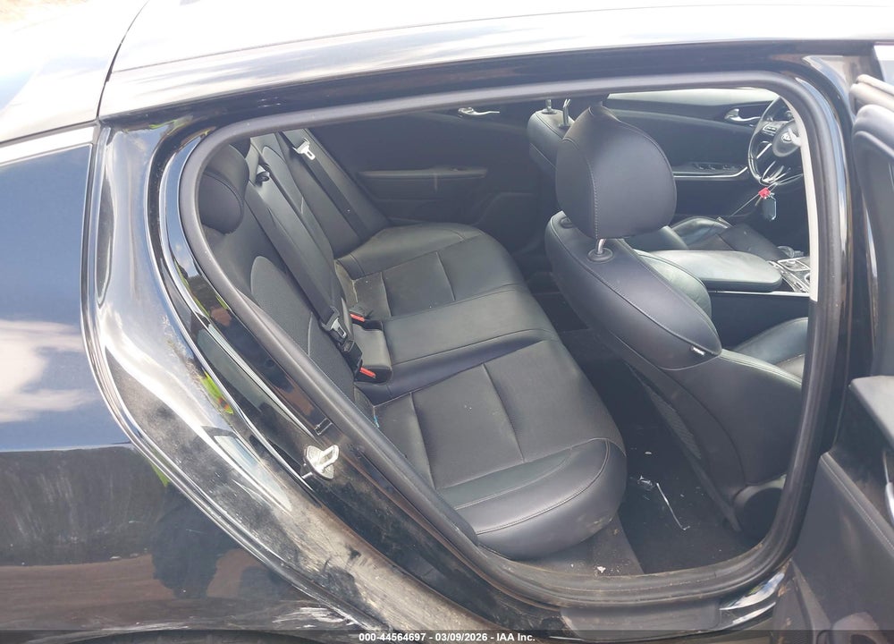 2018 KIA STINGER VIN: KNAE15LA8J6039368