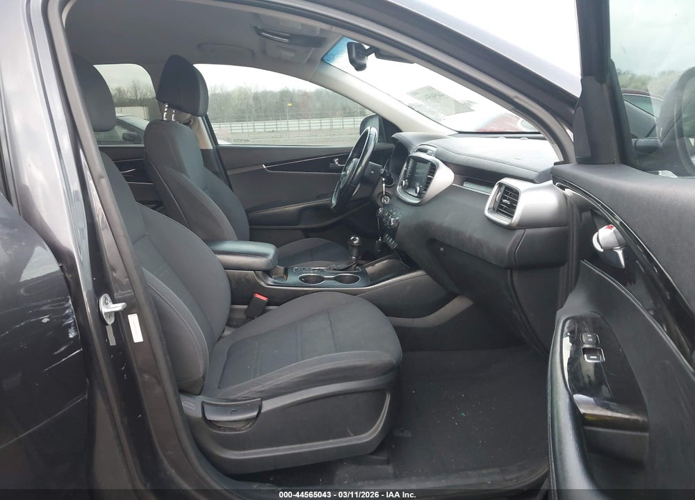 2017 KIA SORENTO 2.4L LX VIN: 5XYPG4A34HG221732