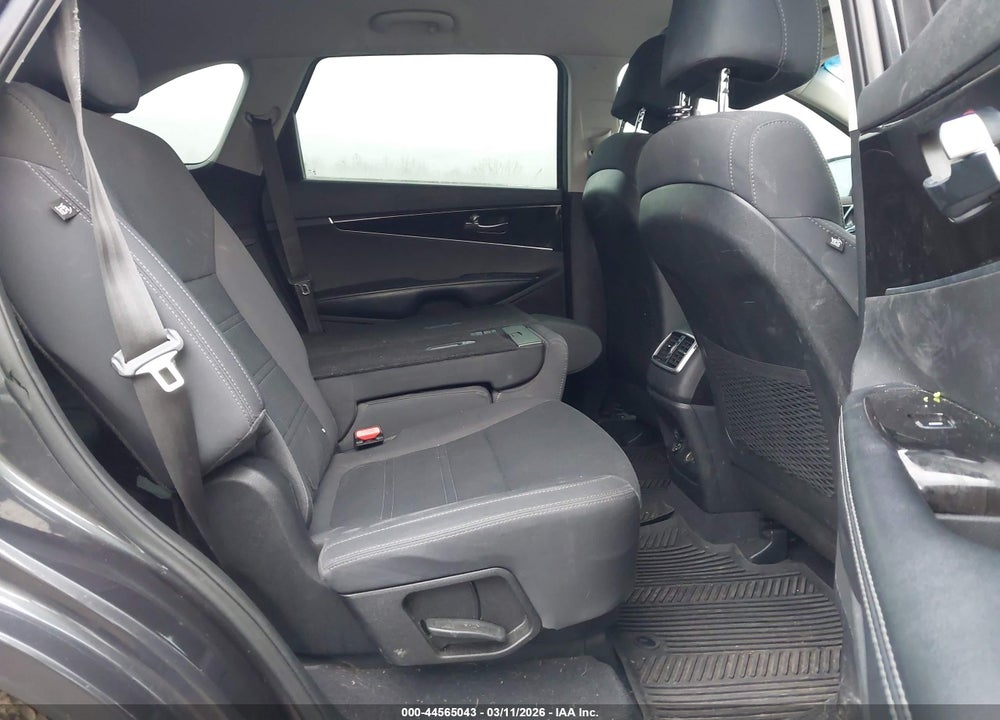 2017 KIA SORENTO 2.4L LX VIN: 5XYPG4A34HG221732