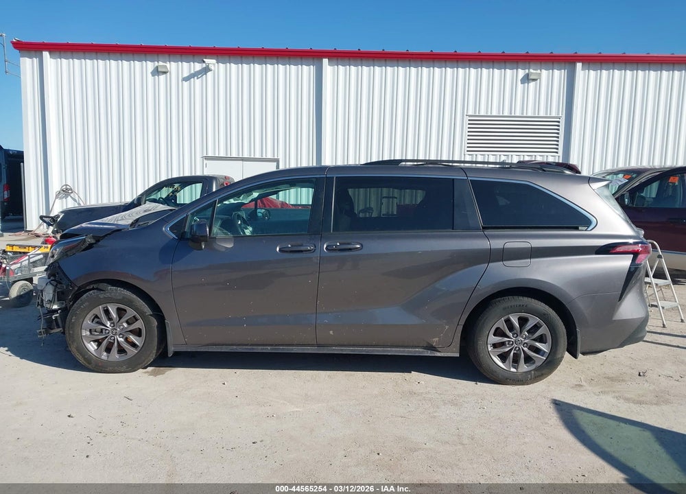 2021 TOYOTA SIENNA LE VIN: 5TDBSKFCXMS030769