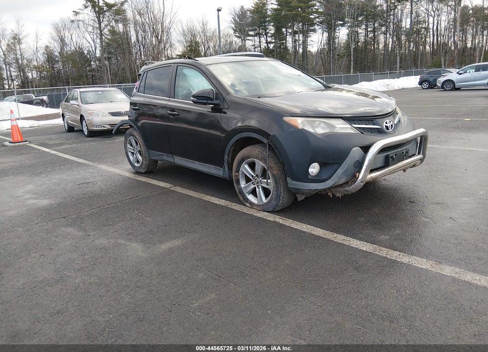 2015 TOYOTA RAV4 XLE VIN: 2T3RFREV0FW364647
