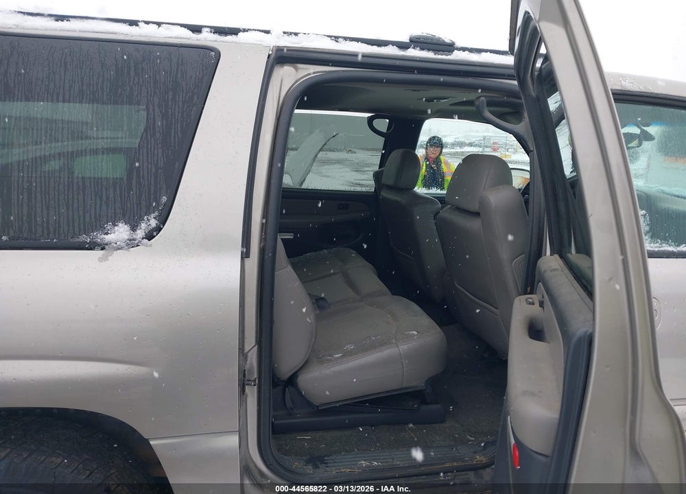 2000 CHEVROLET SUBURBAN 1500 LT VIN: 3GNFK16T8YG173923