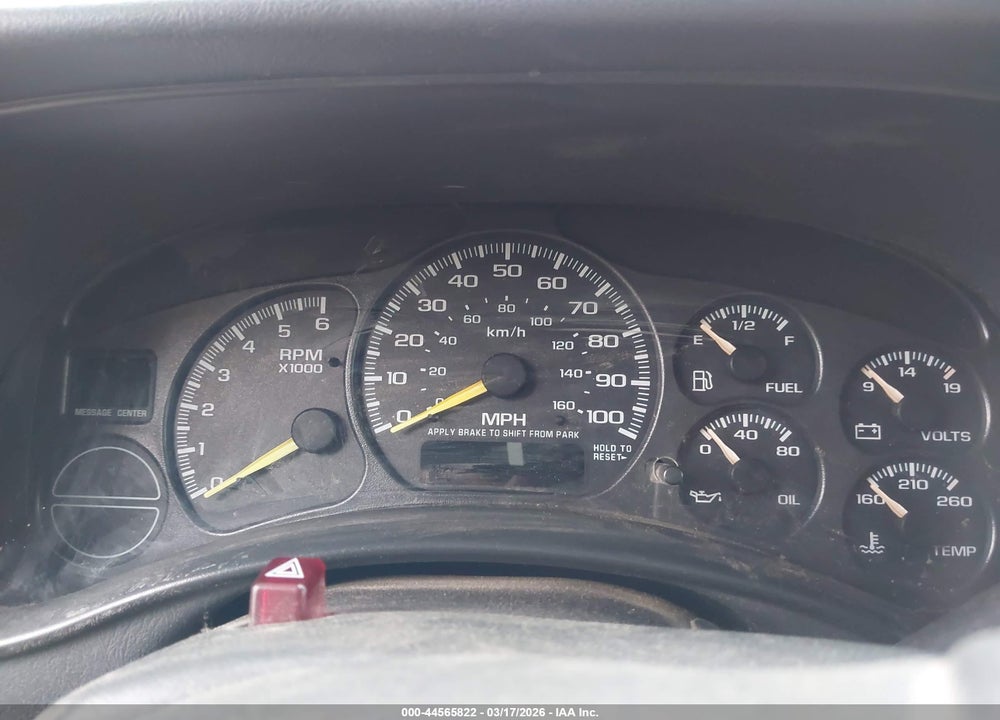 2000 CHEVROLET SUBURBAN 1500 LT VIN: 3GNFK16T8YG173923
