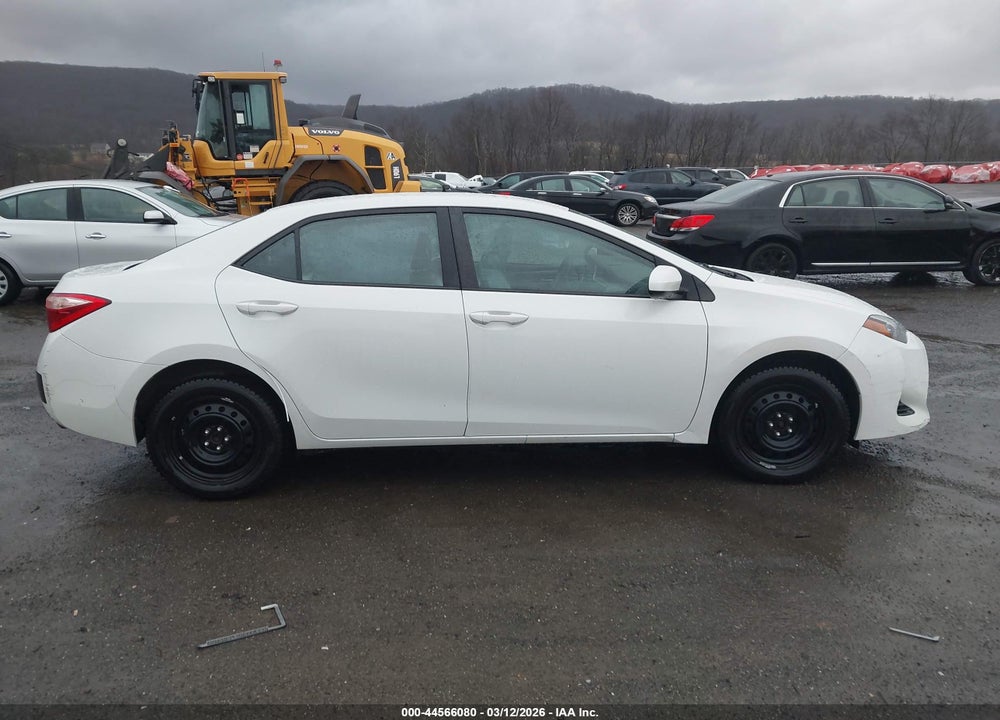2018 TOYOTA COROLLA LE VIN: 5YFBURHEXJP774314