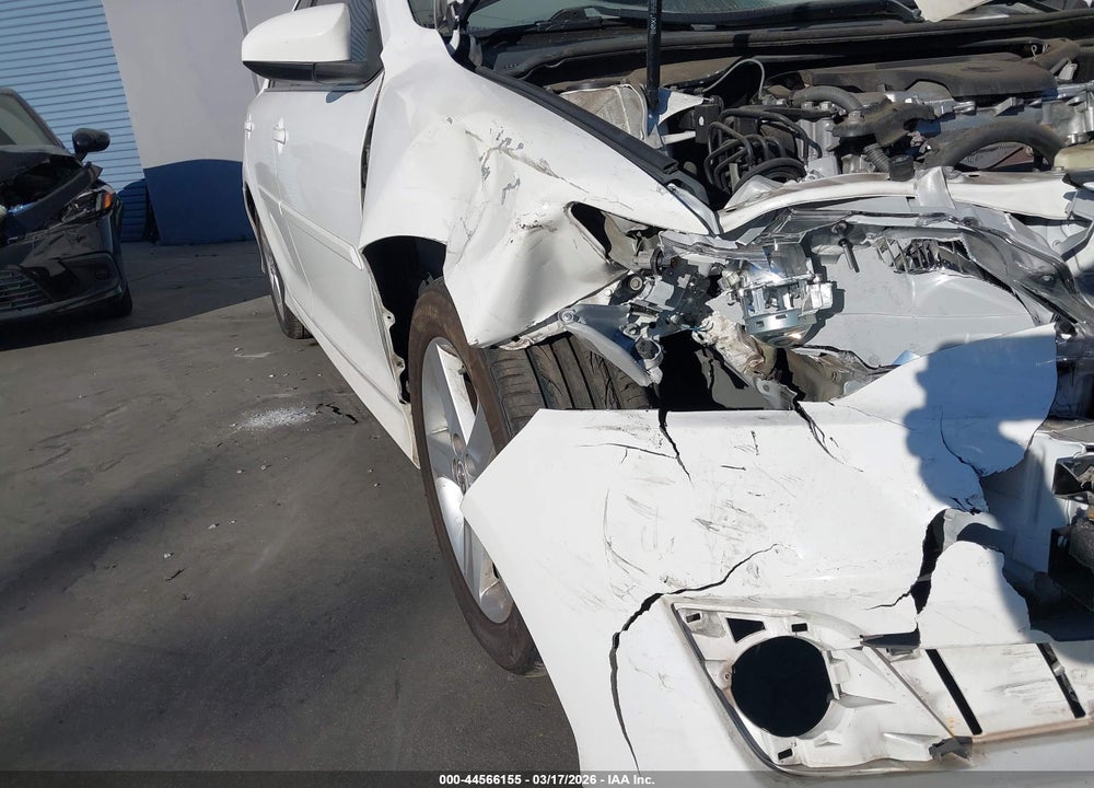 2013 TOYOTA CAMRY SE VIN: 4T1BF1FK2DU650416
