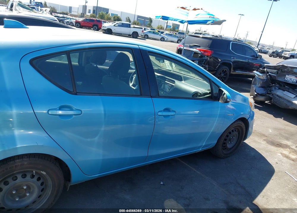 2015 TOYOTA PRIUS C THREE VIN: JTDKDTB37F1114716