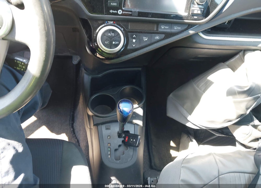 2015 TOYOTA PRIUS C THREE VIN: JTDKDTB37F1114716