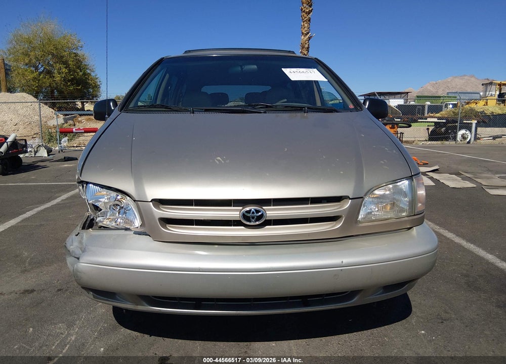 2000 TOYOTA SIENNA XLE VIN: 4T3ZF13C9YU192222