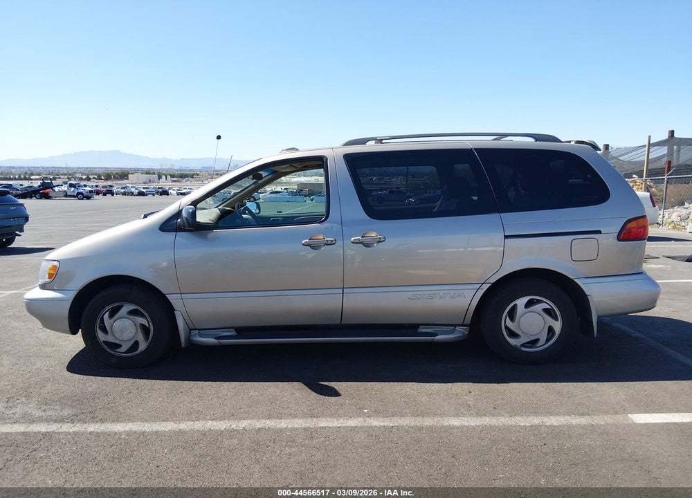 2000 TOYOTA SIENNA XLE VIN: 4T3ZF13C9YU192222
