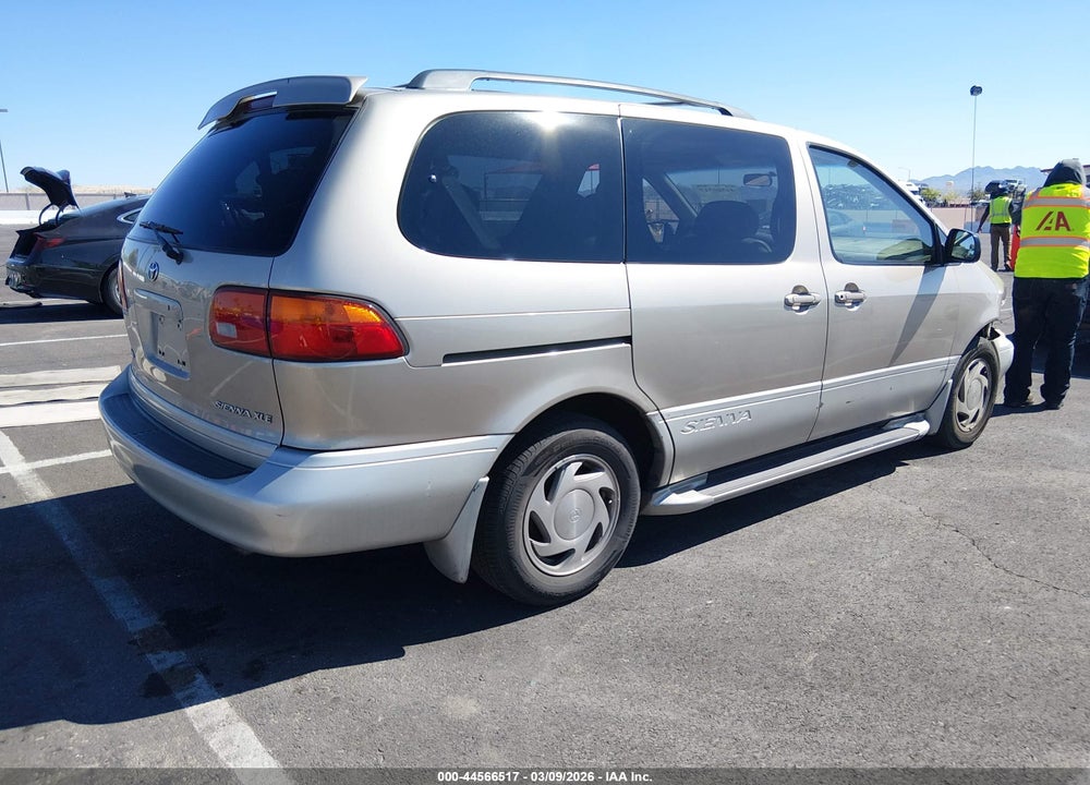 2000 TOYOTA SIENNA XLE VIN: 4T3ZF13C9YU192222
