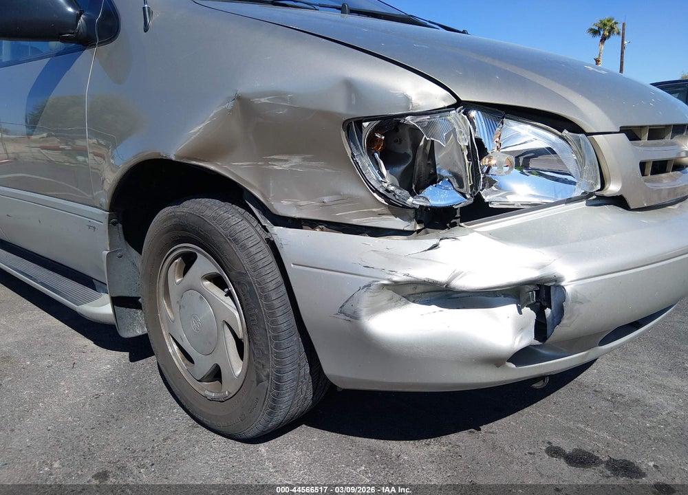 2000 TOYOTA SIENNA XLE VIN: 4T3ZF13C9YU192222