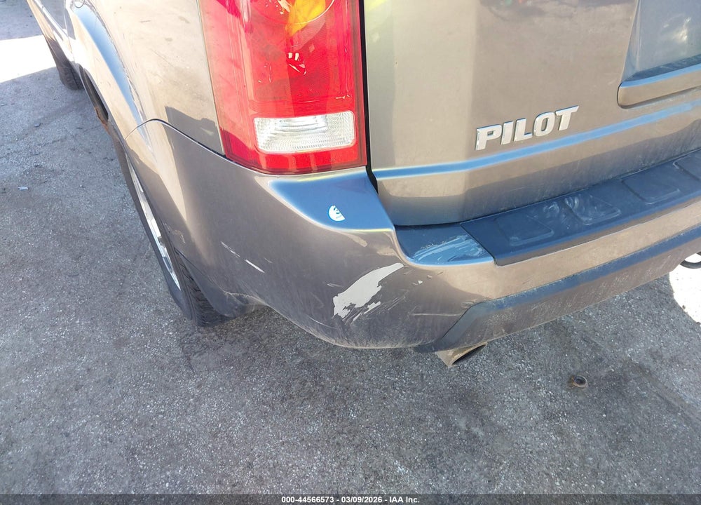 2011 HONDA PILOT EX-L VIN: 5FNYF4H5XBB015537