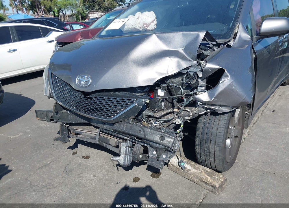 2017 TOYOTA SIENNA SE 8 PASSENGER VIN: 5TDXZ3DC7HS856978
