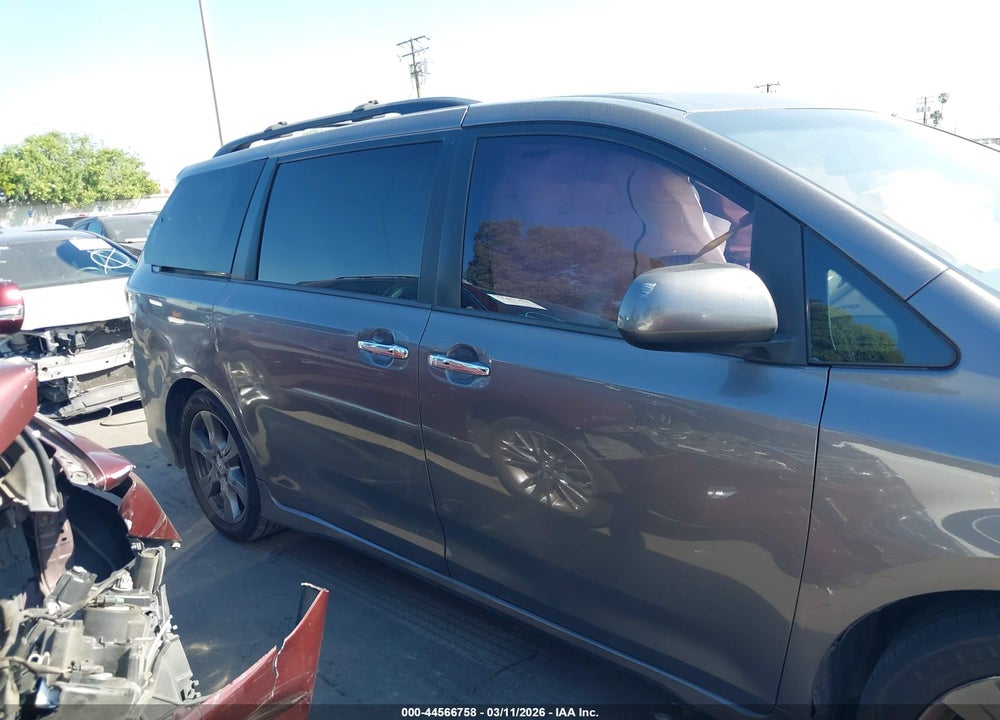 2017 TOYOTA SIENNA SE 8 PASSENGER VIN: 5TDXZ3DC7HS856978